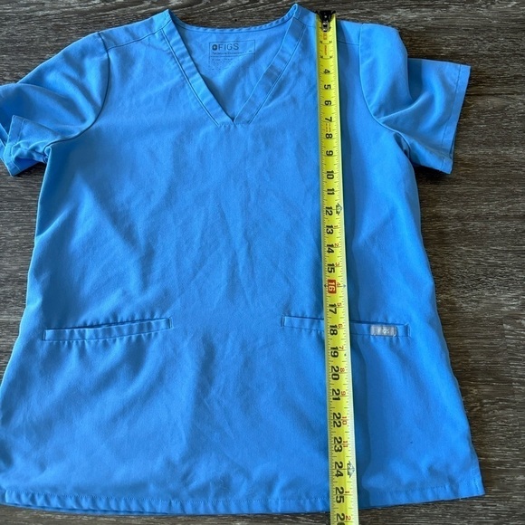 FIGS Technical Collection Scrub V Neck top Pocket Shirt Blue Women's medium - Picture 9 of 10